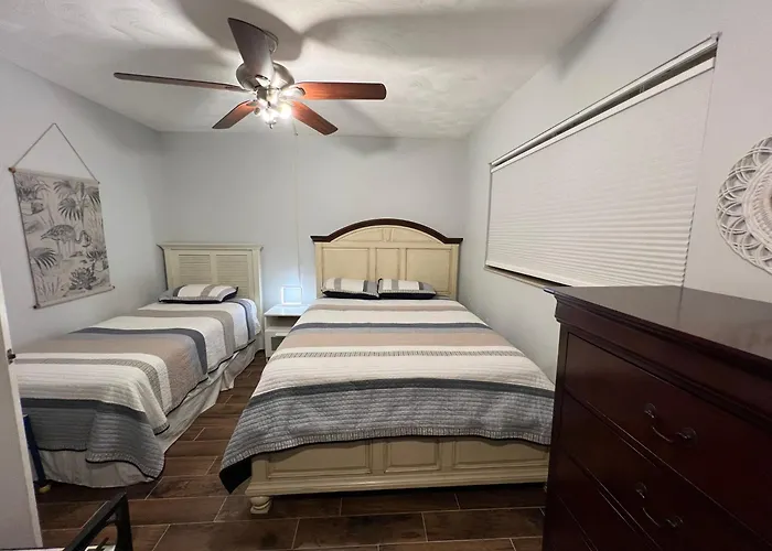 Bayshore Yatch Tennis Condo 2Br 3 Beds, Walking Distance To Beautiful Quite Beach