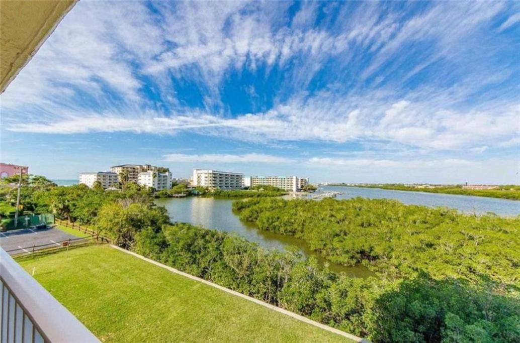 Bayshore Yatch Tennis 2br 3 Beds, Walking Distance To Beautiful Quite Holiday home